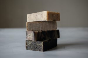 Naturalne sposoby na zatrzymanie wypadania włosów