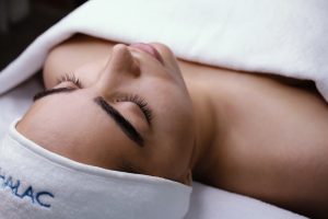 Jak zadbać o paznokcie, aby były mocne i odporne na uszkodzenia?